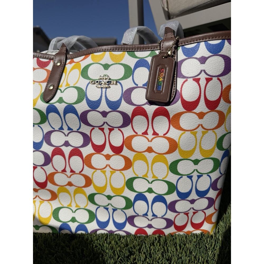 NWT Coach Reversible City Tote In Rainbow Signature Canvas 2463 Navy Blue - Picture 8 of 8